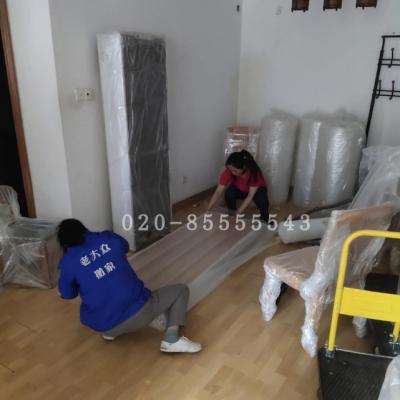 打包師傅專(zhuān)業(yè)打包家具中